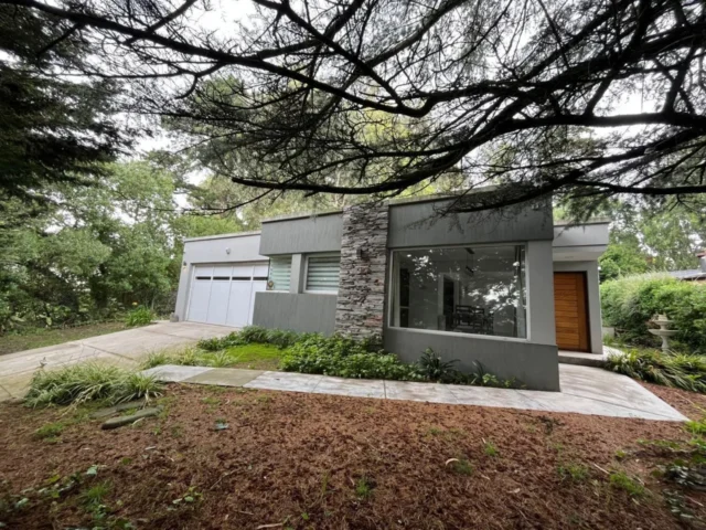 Casas, chalets en Venta — Angel 648