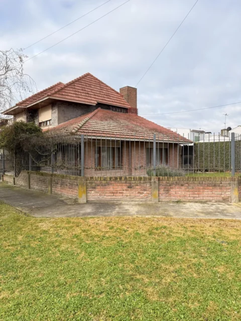 Casas, chalets en Venta — LOPEZ DE GOMARA 6200