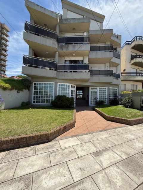 Departamentos, pisos y semipisos en Alquiler Temporario — Av. de los trabajadores 2200