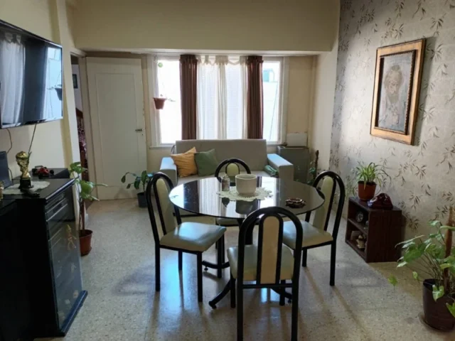 Departamentos, pisos y semipisos en Venta — Colón 2336