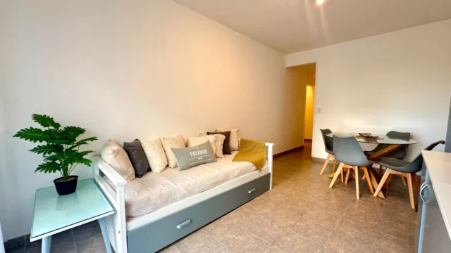 Departamentos, pisos y semipisos en Venta — Alsina 2533