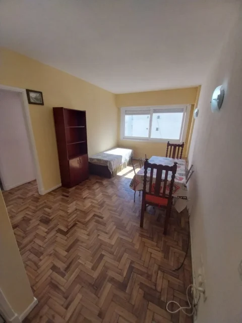 Departamentos, pisos y semipisos en Alquiler — Corrientes 2181