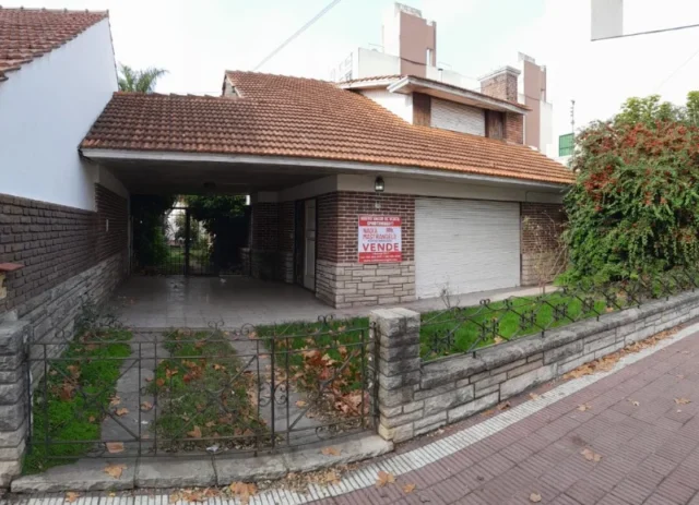 Casas, chalets en Venta — Italia 932