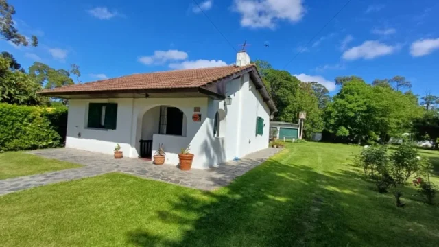 Casas, chalets en Venta — Republica del libano 300