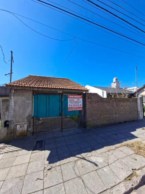 Casas, chalets en Alquiler — Necochea 4337