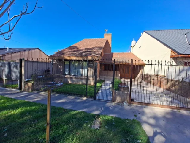 Casas, chalets en Venta — Río negro 5900