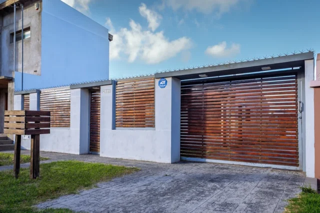 Casas, chalets en Venta — Guiraldes 2889