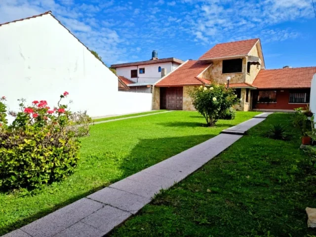 Casas, chalets en Venta — La Pampa 3800
