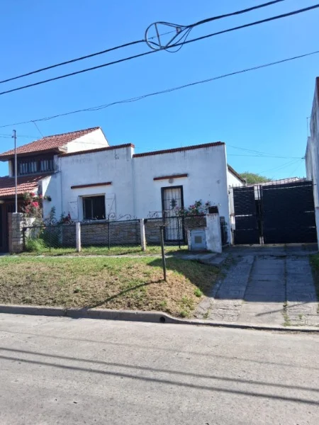 Casas, chalets en Venta — Irala 5400