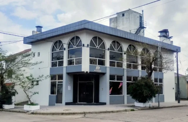 Locales en Venta — Elcano 4620