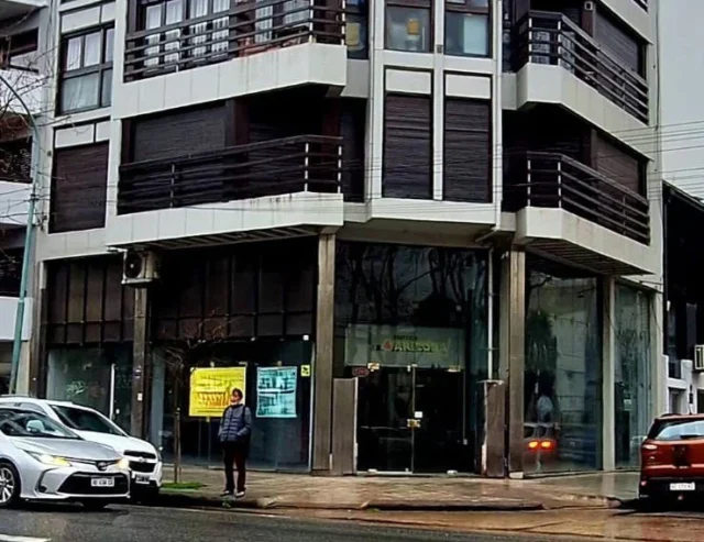 Locales en Alquiler — San Luis 2300