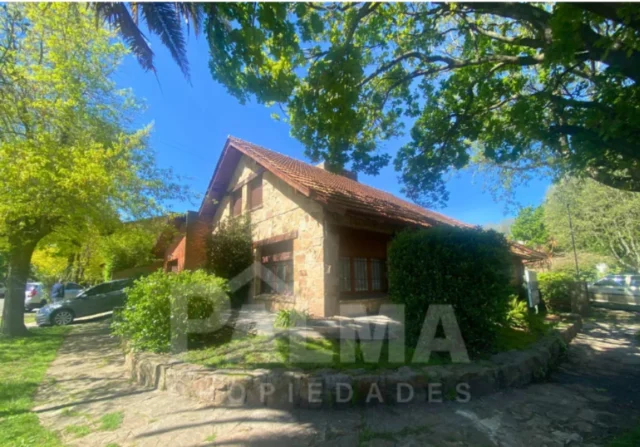 Casas, chalets en Venta — Marcos Sastre 1500