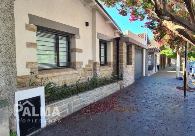 Casas, chalets en Alquiler — Olazábal 1200