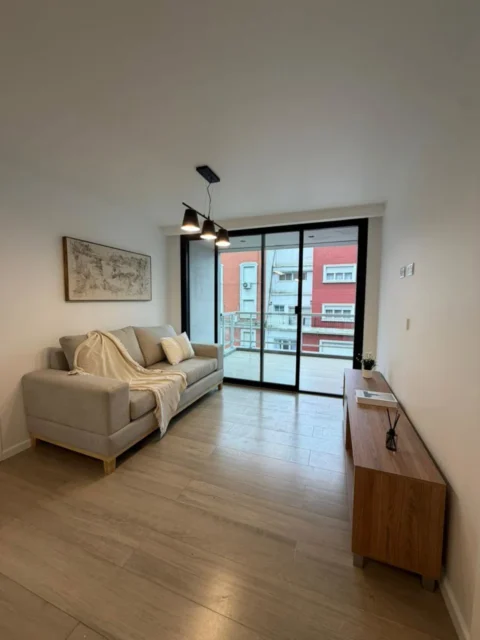 Departamentos, pisos y semipisos en Venta — moreno 2100