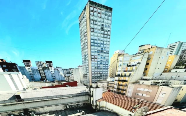 Departamentos, pisos y semipisos en Venta — Entre Rios 1700