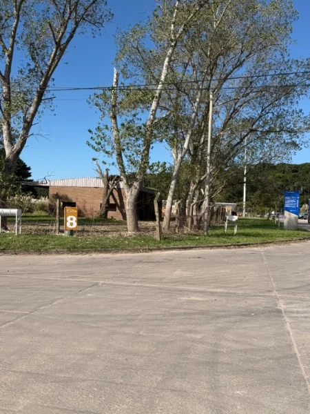 Lotes y terrenos en Venta — C. 8 1062