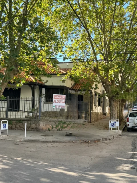 Casas, chalets en Alquiler — Olavarria  2398