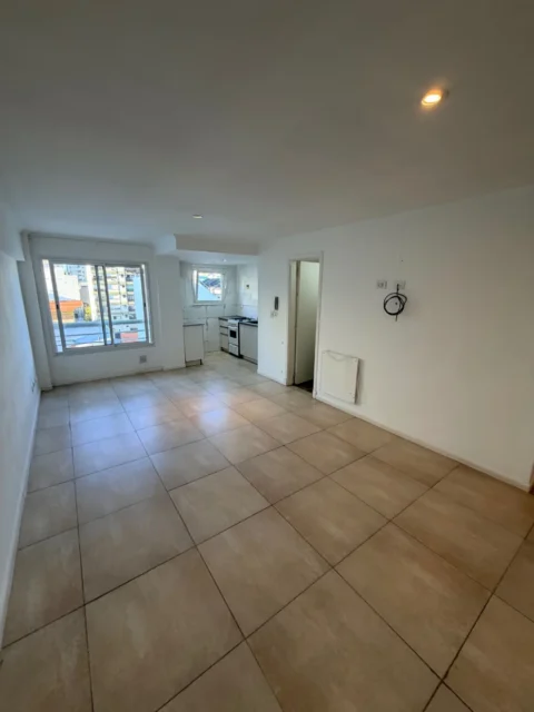 Departamentos, pisos y semipisos en Alquiler — Belgrano 3255