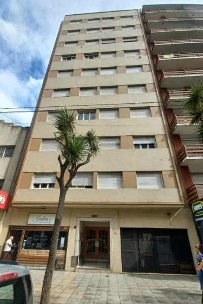 Departamentos, pisos y semipisos en Venta — Av. Independencia 1151