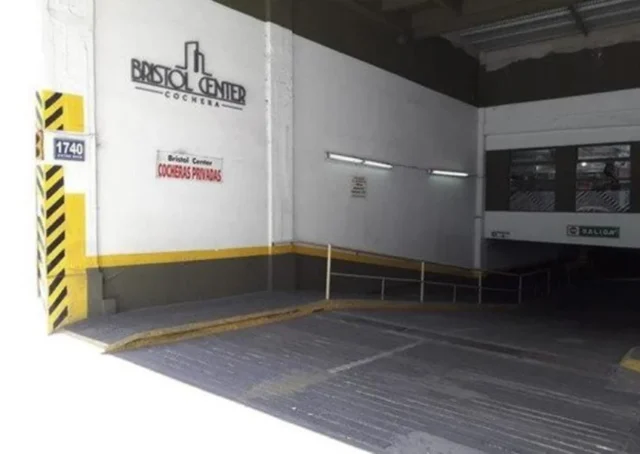 Cocheras y garages en Venta — Entre Ríos 1740
