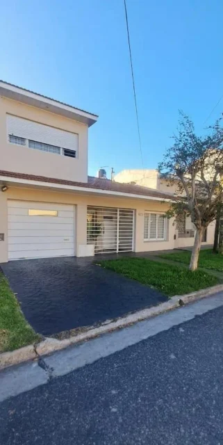 Casas, chalets en Venta — Gonzalez Chávez 1031