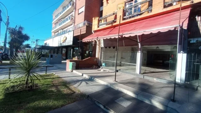 Locales en Alquiler — Tejedor 958
