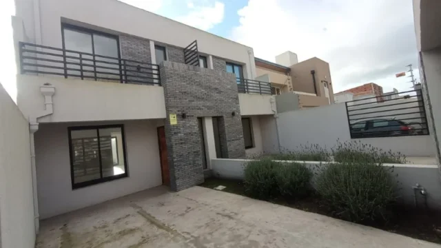 Dúplex en Venta — Rejón 6300