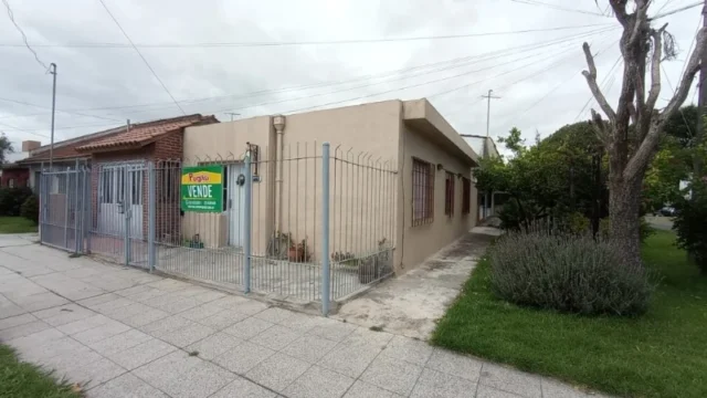Casas, chalets en Venta — Estrada 4890