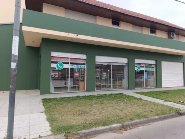 Locales en Alquiler — LISANDRO DE LA TORRE  ESQUINA HERNANDARIAS