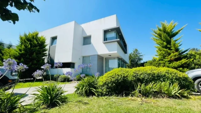 Casas, chalets en Venta — Av. Jorge Newbery 1120