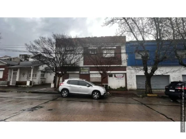 Lotes y terrenos en Venta — Hipolito Yrigoyen 3500