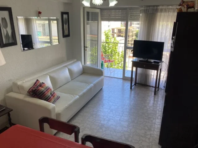 Departamentos, pisos y semipisos en Alquiler — Alsina 2556