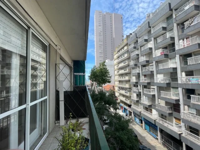 Departamentos, pisos y semipisos en Venta — Sarmiento 2345