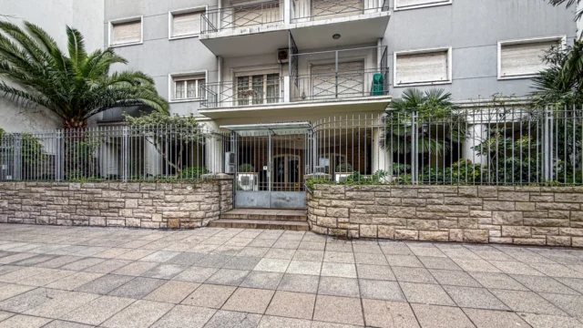 Departamentos, pisos y semipisos en Venta — Colón 2268