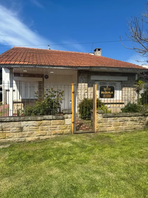 Casas, chalets en Alquiler — Carasa 2140