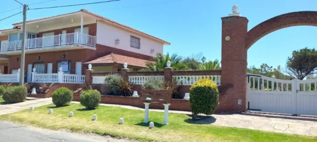 Casas, chalets en Venta — C. 0 6975