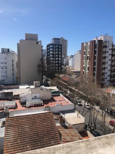 Departamentos, pisos y semipisos en Alquiler — Moreno 3300