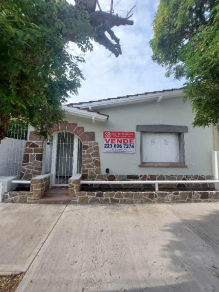 Casas, chalets en Venta — ALBERTI 4019