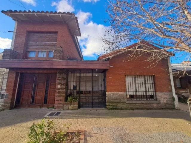 Casas, chalets en Venta — CHACABUCO 4647