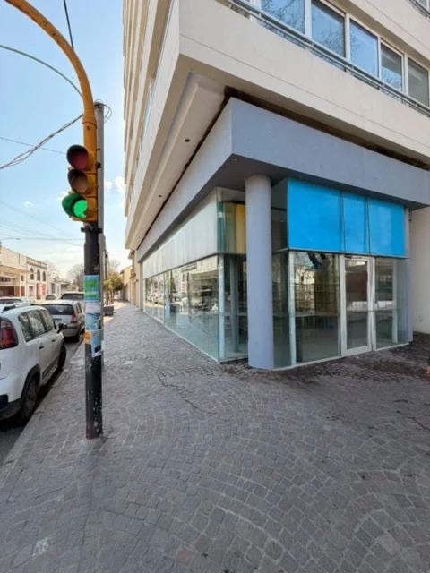 Locales en Alquiler — AV. LURO 3999