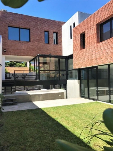 Casas, chalets en Venta — lavalle 3400