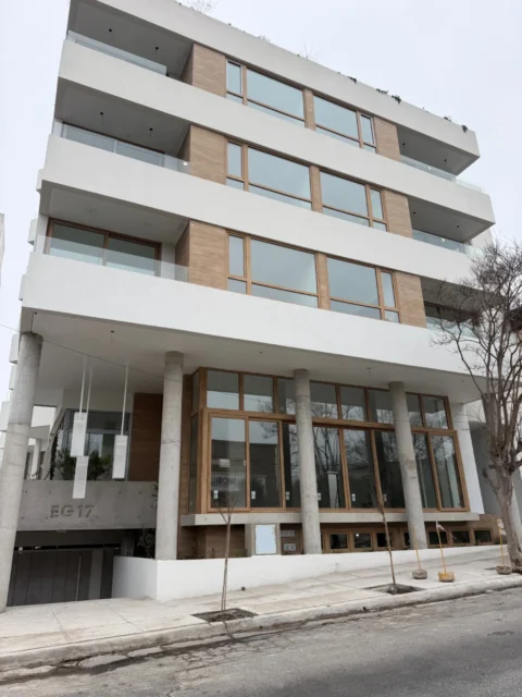 Departamentos, pisos y semipisos en Venta — Bernardo de Irigoyen y Saavedra