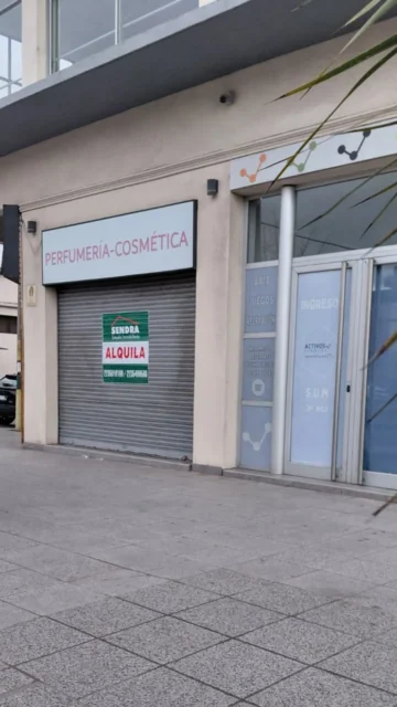 Locales en Alquiler — Av. Juan B. Justo 1900