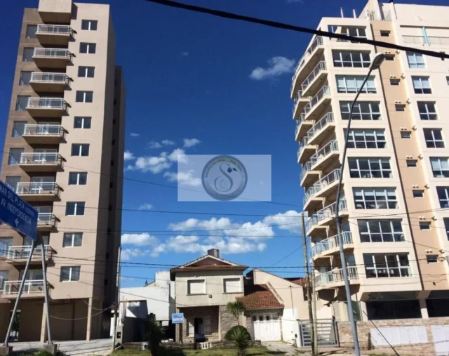 Casas, chalets en Venta — Av. Fortunato de la Plaza