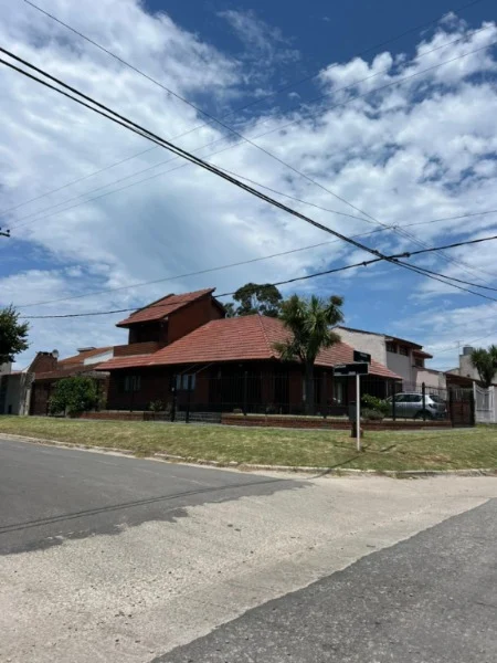 Casas, chalets en Venta — Genova 2500
