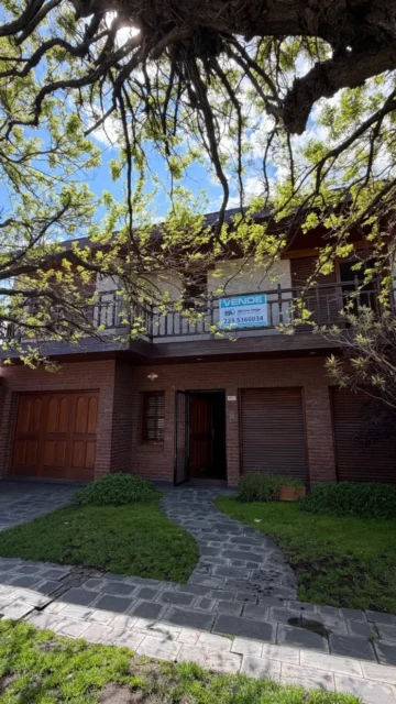 Casas, chalets en Venta — Rio Negro 4977