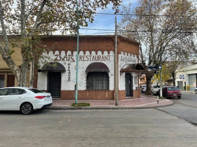 Locales en Venta — Funes 1399
