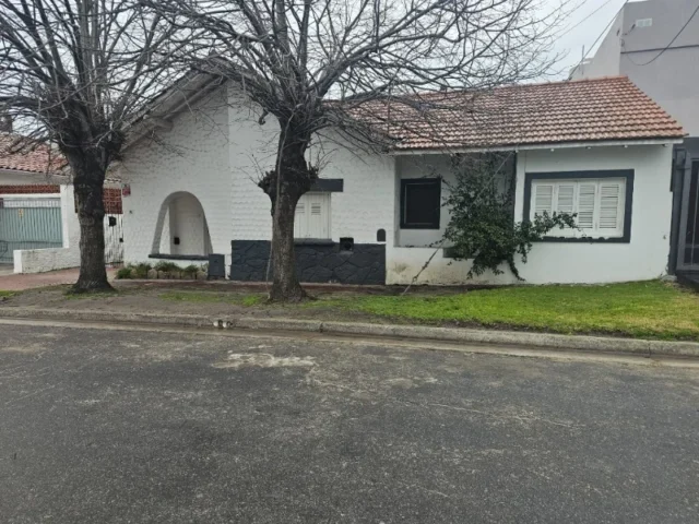 Casas, chalets en Venta — Puan 2332