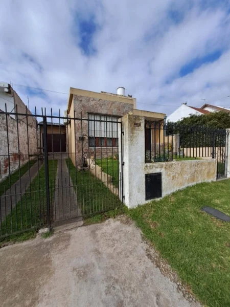 Casas, chalets en Venta — Einstein 2626