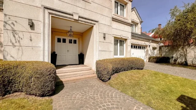 Casas, chalets en Venta — LAMADRID  3950